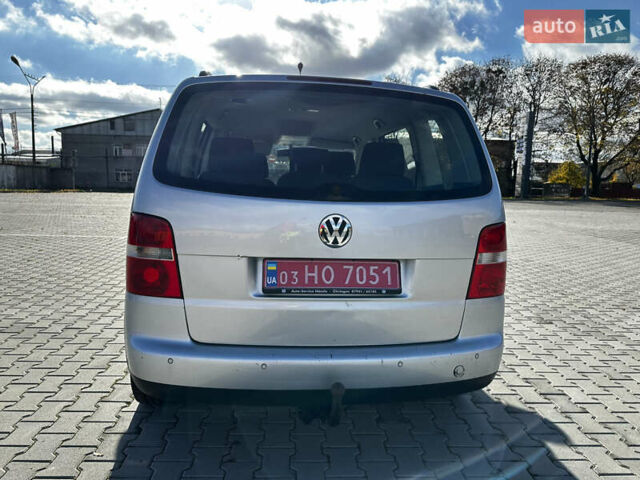 Серый Фольксваген Туран, объемом двигателя 1.6 л и пробегом 228 тыс. км за 4700 $, фото 3 на Automoto.ua