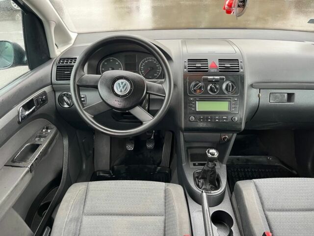 Сірий Фольксваген Туран, об'ємом двигуна 1.9 л та пробігом 271 тис. км за 3018 $, фото 7 на Automoto.ua