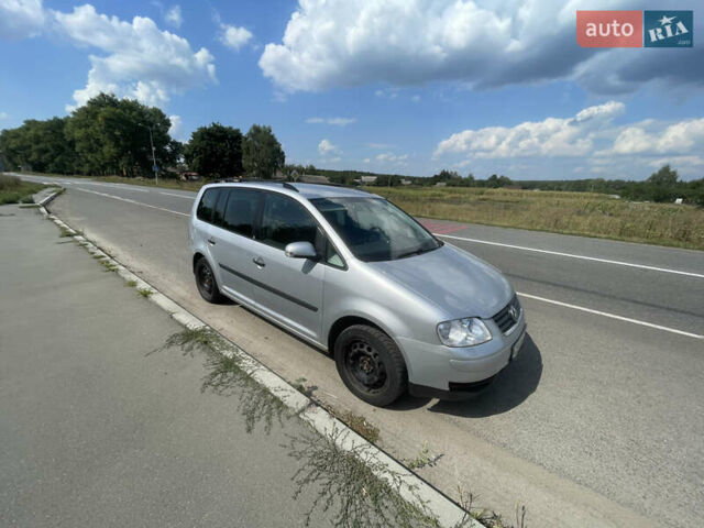 Сірий Фольксваген Туран, об'ємом двигуна 1.6 л та пробігом 234 тис. км за 5100 $, фото 4 на Automoto.ua