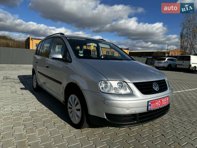 Серый Фольксваген Туран, объемом двигателя 1.6 л и пробегом 228 тыс. км за 4700 $, фото 10 на Automoto.ua