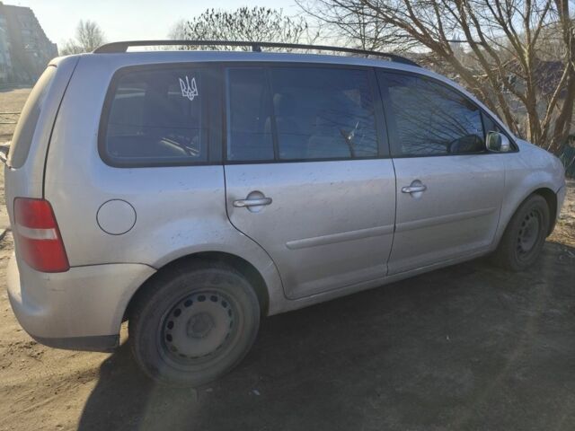 Серый Фольксваген Туран, объемом двигателя 2 л и пробегом 378 тыс. км за 2600 $, фото 2 на Automoto.ua