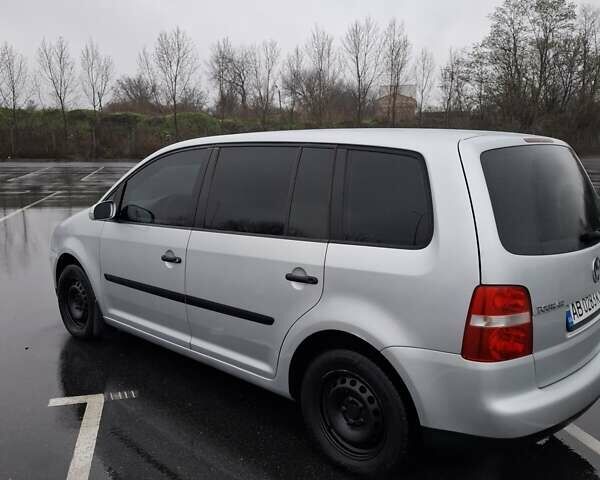 Серый Фольксваген Туран, объемом двигателя 1.6 л и пробегом 207 тыс. км за 5700 $, фото 6 на Automoto.ua