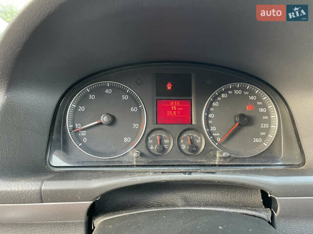 Серый Фольксваген Туран, объемом двигателя 1.98 л и пробегом 231 тыс. км за 4450 $, фото 16 на Automoto.ua