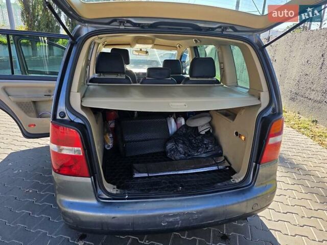 Серый Фольксваген Туран, объемом двигателя 2 л и пробегом 358 тыс. км за 4500 $, фото 21 на Automoto.ua