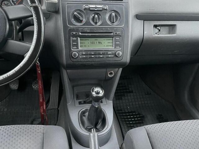 Сірий Фольксваген Туран, об'ємом двигуна 1.9 л та пробігом 330 тис. км за 2300 $, фото 18 на Automoto.ua