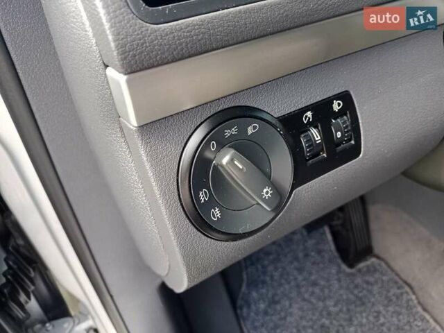 Серый Фольксваген Туран, объемом двигателя 1.6 л и пробегом 171 тыс. км за 6250 $, фото 52 на Automoto.ua