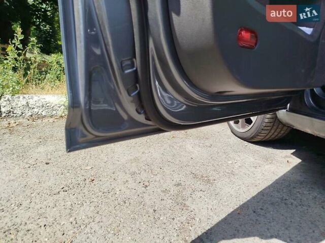 Серый Фольксваген Туран, объемом двигателя 1.6 л и пробегом 277 тыс. км за 5799 $, фото 7 на Automoto.ua