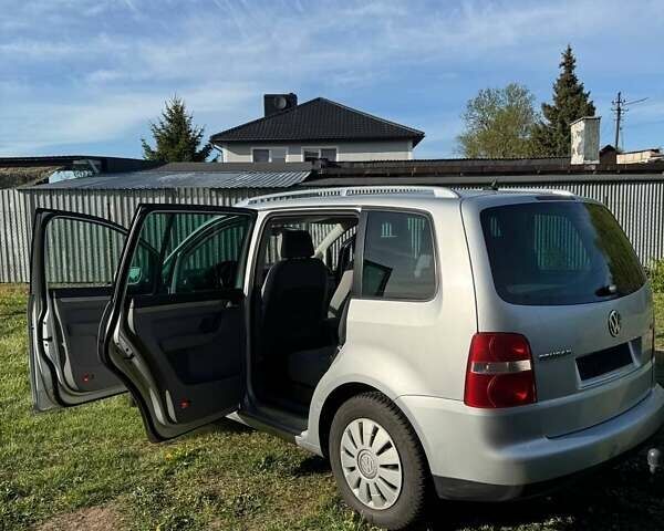 Сірий Фольксваген Туран, об'ємом двигуна 1.9 л та пробігом 387 тис. км за 5300 $, фото 9 на Automoto.ua