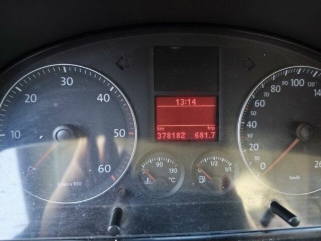 Серый Фольксваген Туран, объемом двигателя 2 л и пробегом 3 тыс. км за 2950 $, фото 11 на Automoto.ua