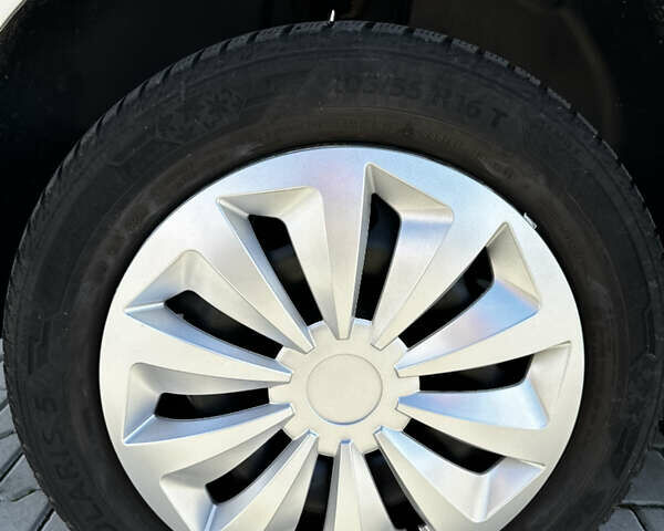 Серый Фольксваген Туран, объемом двигателя 1.6 л и пробегом 228 тыс. км за 4700 $, фото 30 на Automoto.ua