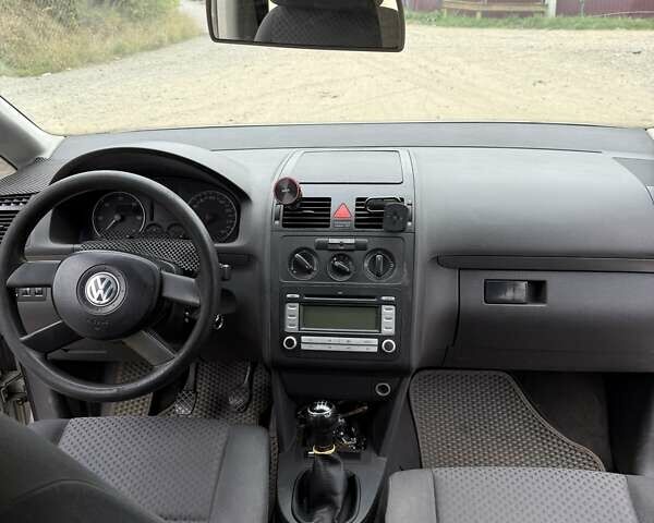 Серый Фольксваген Туран, объемом двигателя 1.9 л и пробегом 353 тыс. км за 5305 $, фото 16 на Automoto.ua