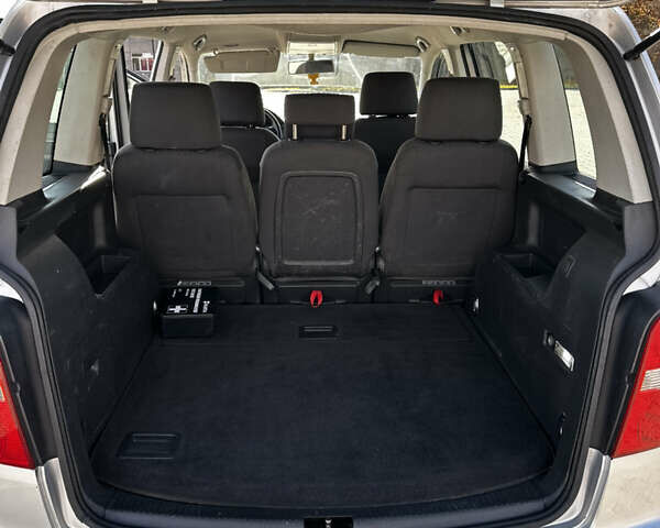 Серый Фольксваген Туран, объемом двигателя 1.6 л и пробегом 228 тыс. км за 4700 $, фото 23 на Automoto.ua