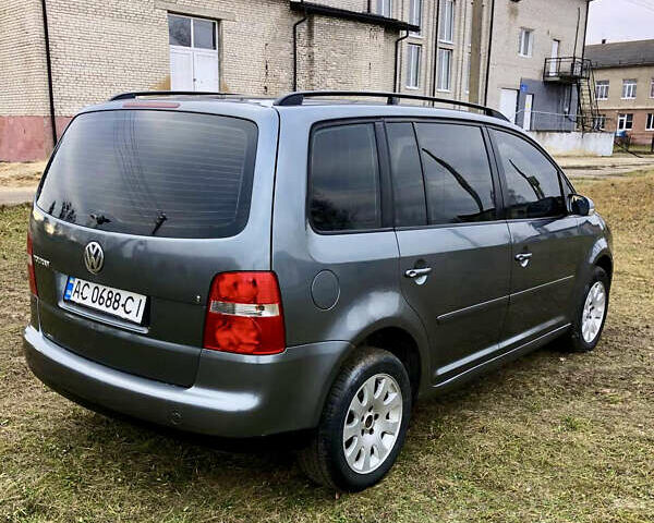 Серый Фольксваген Туран, объемом двигателя 1.97 л и пробегом 350 тыс. км за 5500 $, фото 6 на Automoto.ua