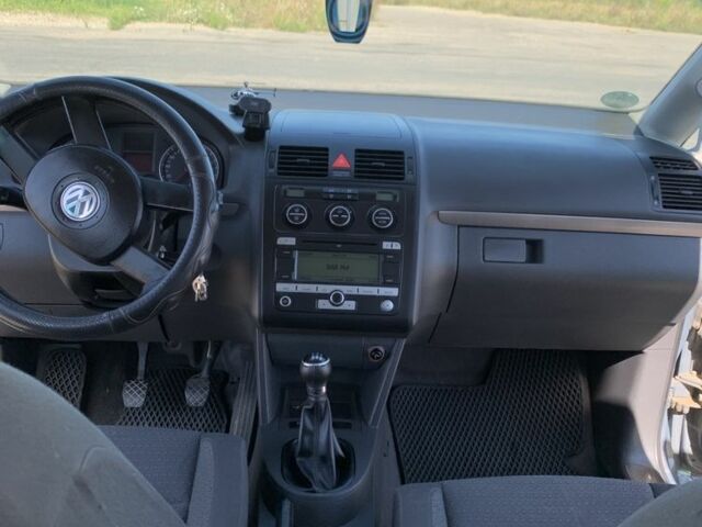 Серый Фольксваген Туран, объемом двигателя 1.6 л и пробегом 234 тыс. км за 6100 $, фото 7 на Automoto.ua