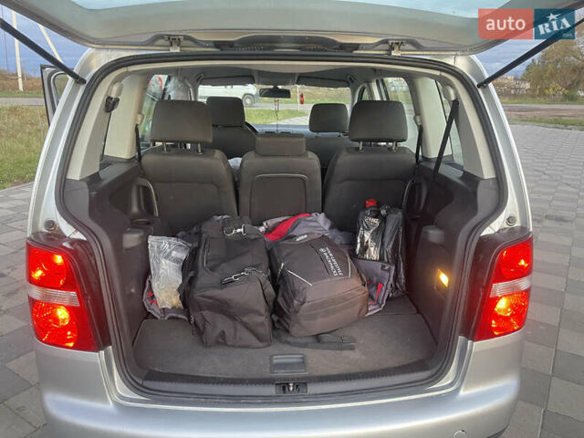 Сірий Фольксваген Туран, об'ємом двигуна 1.6 л та пробігом 294 тис. км за 5000 $, фото 5 на Automoto.ua