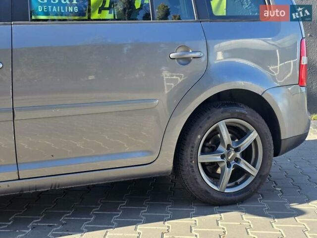 Серый Фольксваген Туран, объемом двигателя 2 л и пробегом 358 тыс. км за 4500 $, фото 4 на Automoto.ua