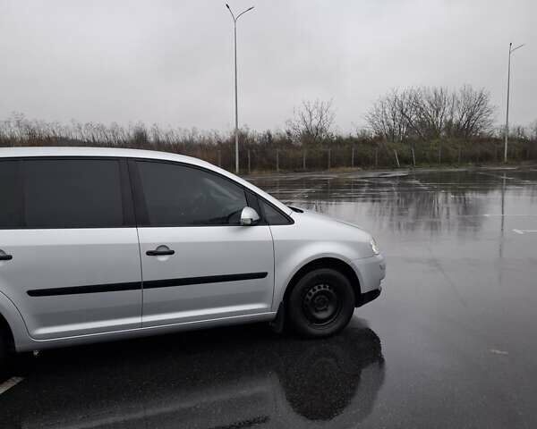 Серый Фольксваген Туран, объемом двигателя 1.6 л и пробегом 207 тыс. км за 5700 $, фото 11 на Automoto.ua