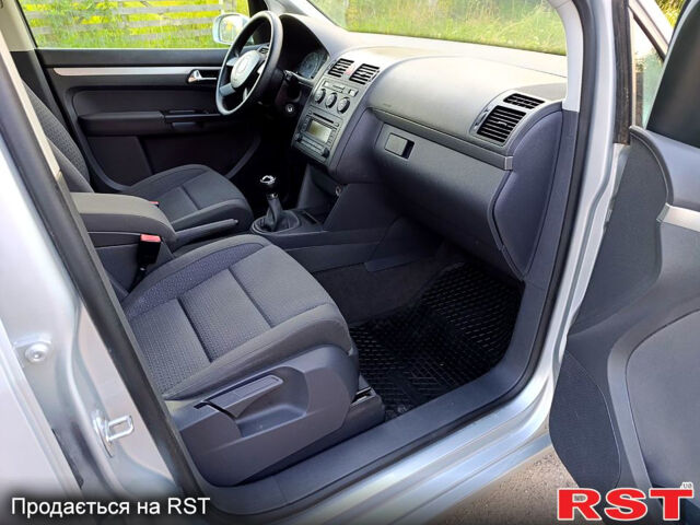 Серый Фольксваген Туран, объемом двигателя 1.6 л и пробегом 239 тыс. км за 5399 $, фото 7 на Automoto.ua