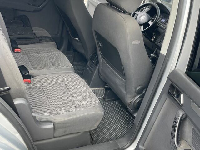 Серый Фольксваген Туран, объемом двигателя 2 л и пробегом 320 тыс. км за 6299 $, фото 11 на Automoto.ua