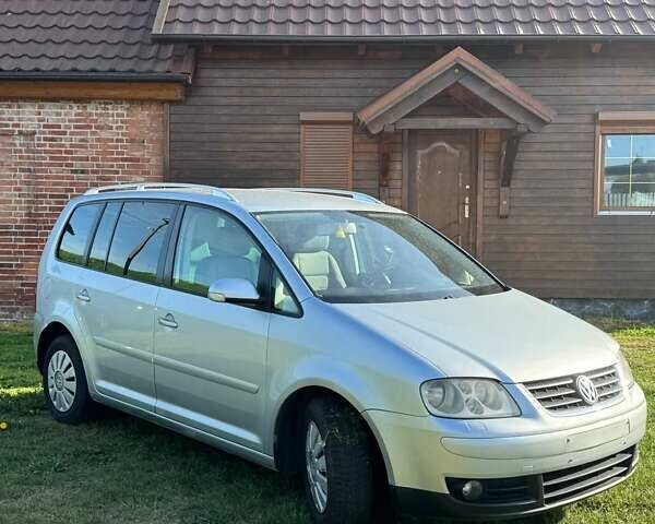 Сірий Фольксваген Туран, об'ємом двигуна 1.9 л та пробігом 387 тис. км за 5300 $, фото 1 на Automoto.ua