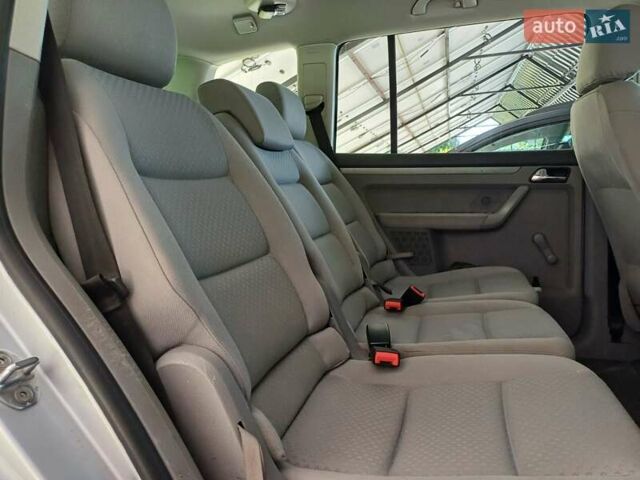 Серый Фольксваген Туран, объемом двигателя 1.6 л и пробегом 270 тыс. км за 5199 $, фото 10 на Automoto.ua