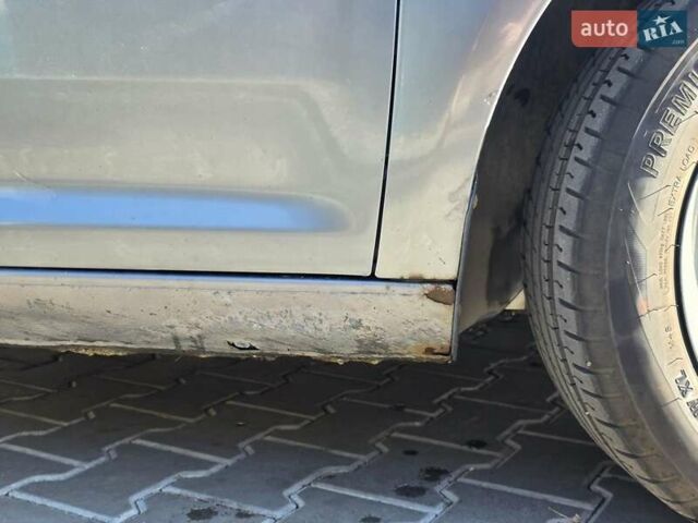 Серый Фольксваген Туран, объемом двигателя 2 л и пробегом 358 тыс. км за 4500 $, фото 10 на Automoto.ua