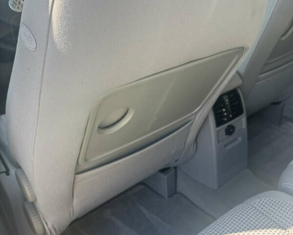 Серый Фольксваген Туран, объемом двигателя 1.6 л и пробегом 187 тыс. км за 7100 $, фото 17 на Automoto.ua