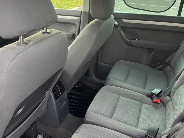 Серый Фольксваген Туран, объемом двигателя 1.9 л и пробегом 300 тыс. км за 3100 $, фото 4 на Automoto.ua