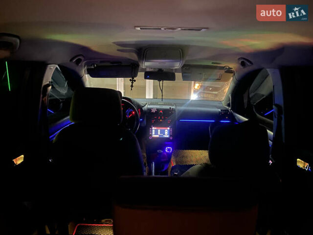 Серый Фольксваген Туран, объемом двигателя 1.97 л и пробегом 490 тыс. км за 5550 $, фото 5 на Automoto.ua