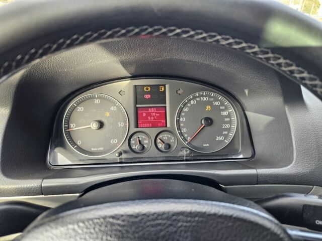 Серый Фольксваген Туран, объемом двигателя 2 л и пробегом 380 тыс. км за 2350 $, фото 14 на Automoto.ua