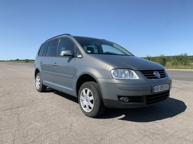 Серый Фольксваген Туран, объемом двигателя 1.6 л и пробегом 234 тыс. км за 6100 $, фото 1 на Automoto.ua