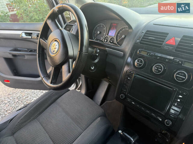 Сірий Фольксваген Туран, об'ємом двигуна 1.98 л та пробігом 390 тис. км за 4500 $, фото 17 на Automoto.ua