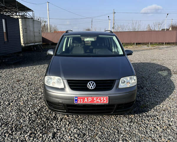 Серый Фольксваген Туран, объемом двигателя 0 л и пробегом 250 тыс. км за 5500 $, фото 2 на Automoto.ua