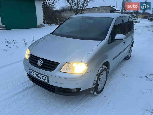 Серый Фольксваген Туран, объемом двигателя 1.6 л и пробегом 220 тыс. км за 3900 $, фото 2 на Automoto.ua