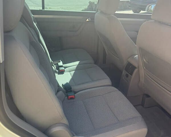 Серый Фольксваген Туран, объемом двигателя 1.6 л и пробегом 187 тыс. км за 7100 $, фото 18 на Automoto.ua