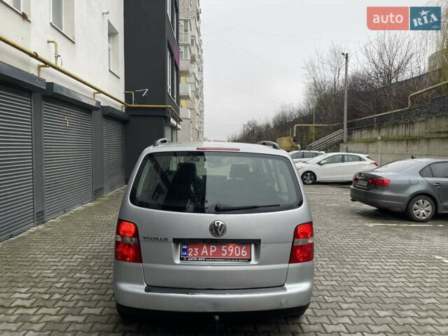 Серый Фольксваген Туран, объемом двигателя 1.6 л и пробегом 258 тыс. км за 5350 $, фото 5 на Automoto.ua