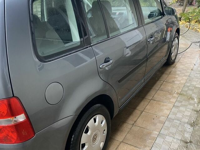 Серый Фольксваген Туран, объемом двигателя 1.6 л и пробегом 320 тыс. км за 5500 $, фото 7 на Automoto.ua