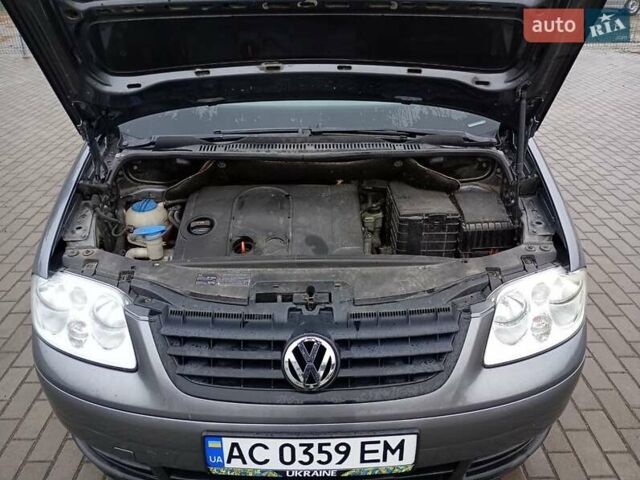 Серый Фольксваген Туран, объемом двигателя 1.6 л и пробегом 238 тыс. км за 4299 $, фото 32 на Automoto.ua