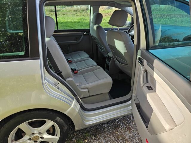 Серый Фольксваген Туран, объемом двигателя 2 л и пробегом 380 тыс. км за 2350 $, фото 16 на Automoto.ua