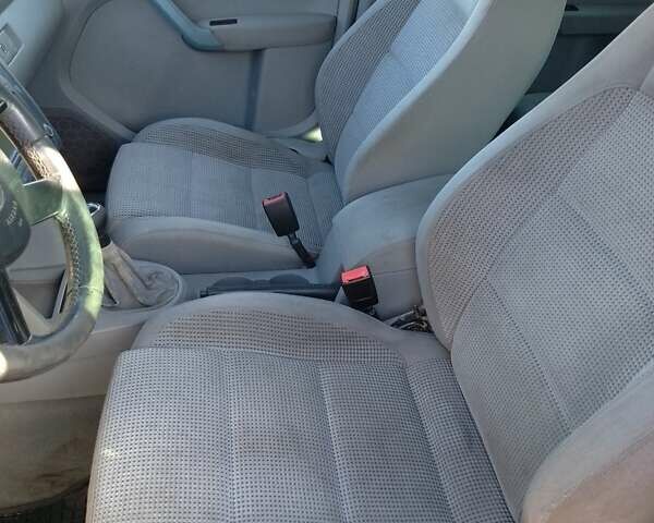 Сірий Фольксваген Туран, об'ємом двигуна 2 л та пробігом 240 тис. км за 5500 $, фото 12 на Automoto.ua