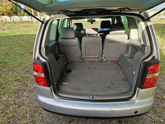 Серый Фольксваген Туран, объемом двигателя 2 л и пробегом 380 тыс. км за 2350 $, фото 17 на Automoto.ua