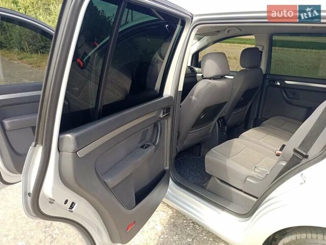 Серый Фольксваген Туран, объемом двигателя 1.6 л и пробегом 171 тыс. км за 6250 $, фото 18 на Automoto.ua