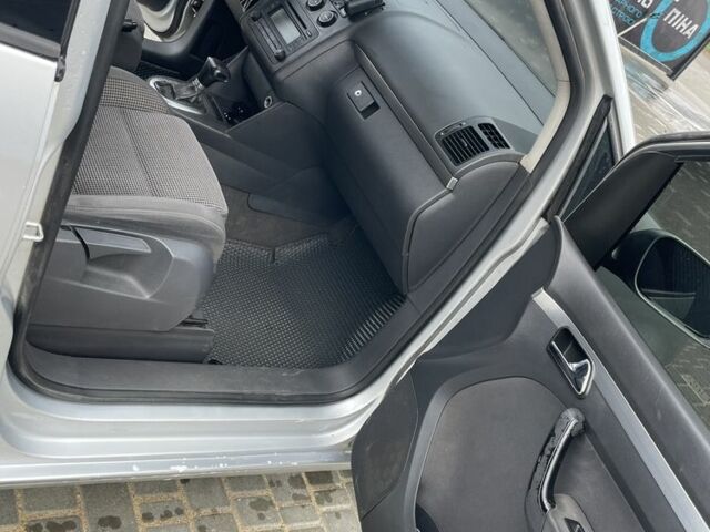 Серый Фольксваген Туран, объемом двигателя 2 л и пробегом 320 тыс. км за 6299 $, фото 10 на Automoto.ua