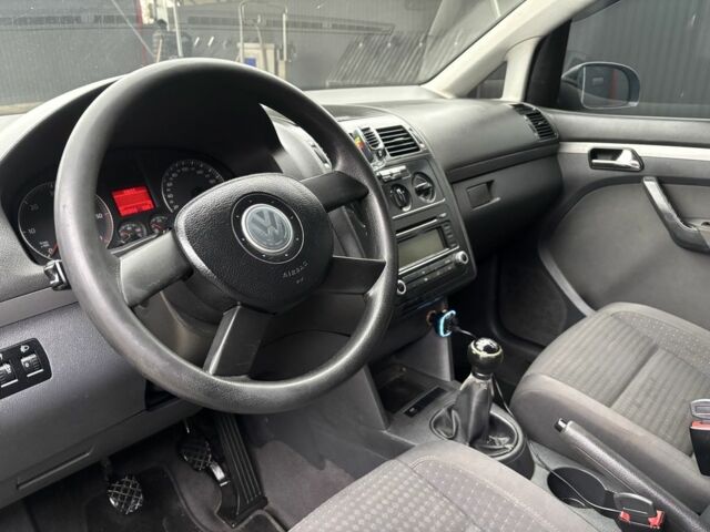 Серый Фольксваген Туран, объемом двигателя 1.9 л и пробегом 281 тыс. км за 6700 $, фото 8 на Automoto.ua