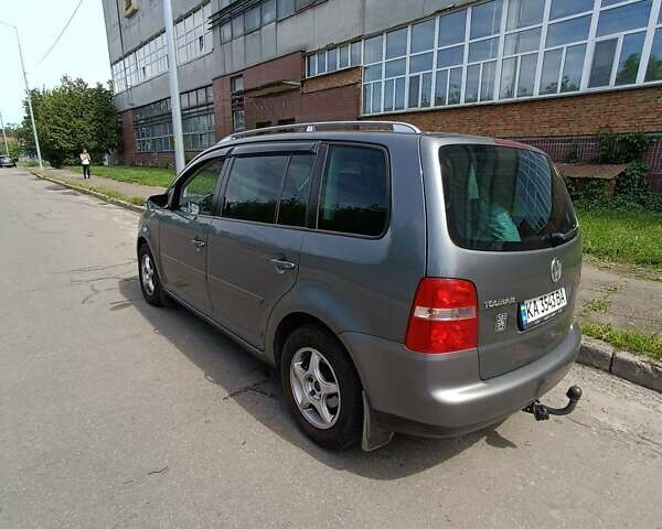 Серый Фольксваген Туран, объемом двигателя 2 л и пробегом 265 тыс. км за 4600 $, фото 2 на Automoto.ua