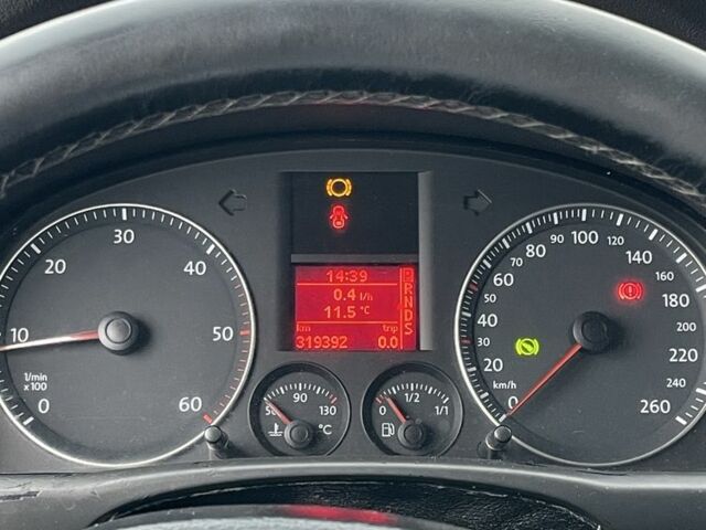 Серый Фольксваген Туран, объемом двигателя 2 л и пробегом 320 тыс. км за 6299 $, фото 6 на Automoto.ua