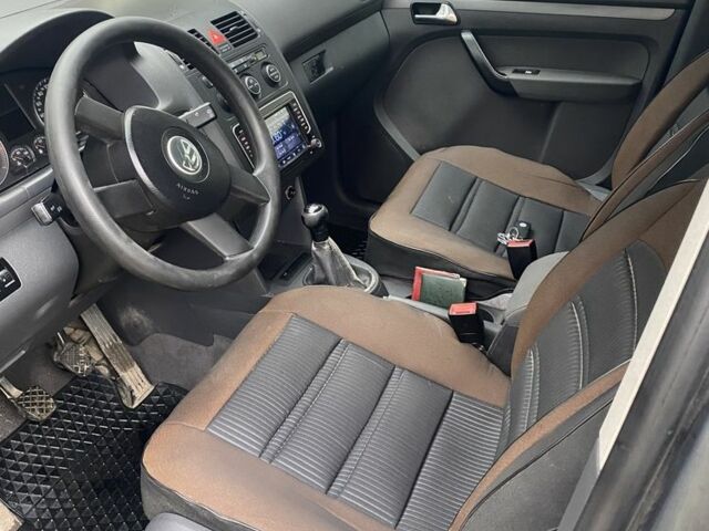 Серый Фольксваген Туран, объемом двигателя 1.6 л и пробегом 320 тыс. км за 5500 $, фото 14 на Automoto.ua