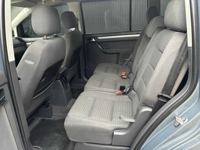 Серый Фольксваген Туран, объемом двигателя 1.9 л и пробегом 281 тыс. км за 6700 $, фото 7 на Automoto.ua