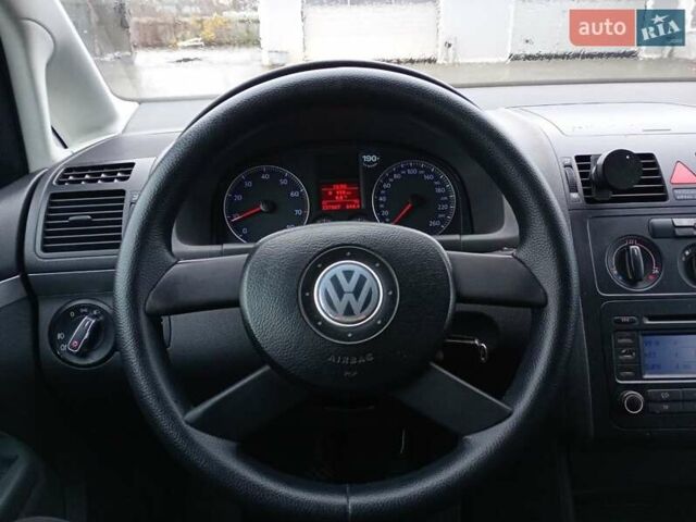 Серый Фольксваген Туран, объемом двигателя 1.6 л и пробегом 238 тыс. км за 4299 $, фото 11 на Automoto.ua