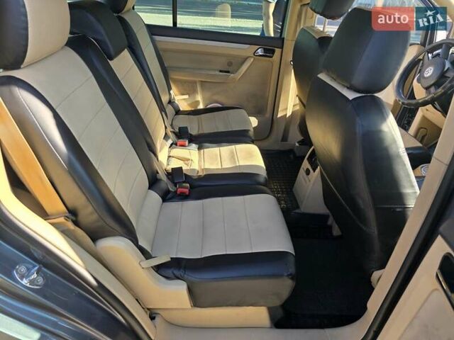 Серый Фольксваген Туран, объемом двигателя 2 л и пробегом 358 тыс. км за 4500 $, фото 26 на Automoto.ua